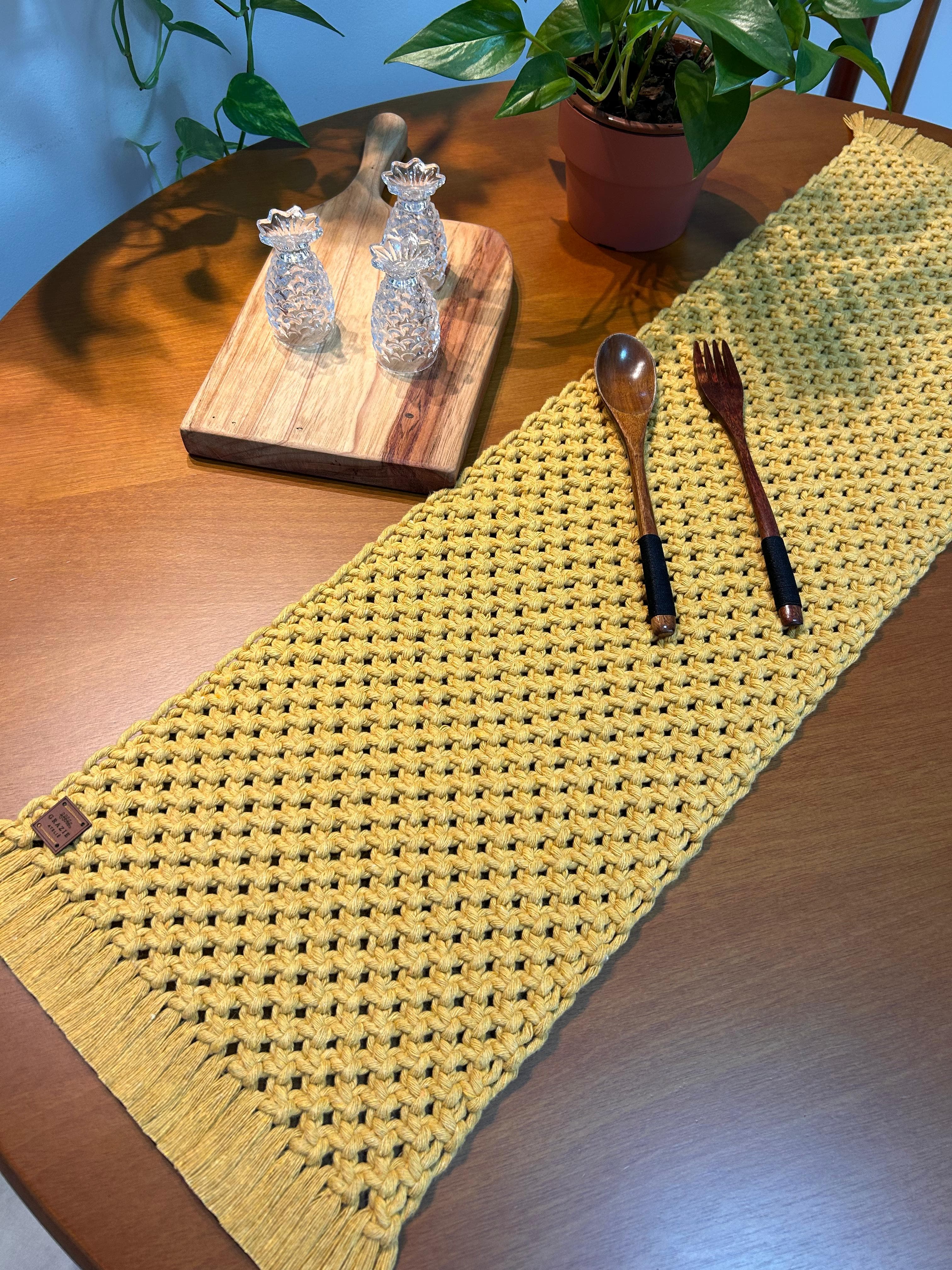 Caminho de Mesa de Macramê